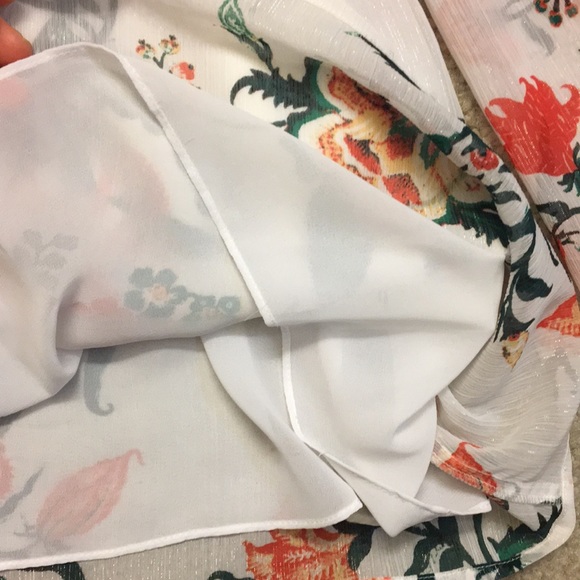 Club Monaco’s cold shoulder floral top (Janou top) - Picture 6 of 6